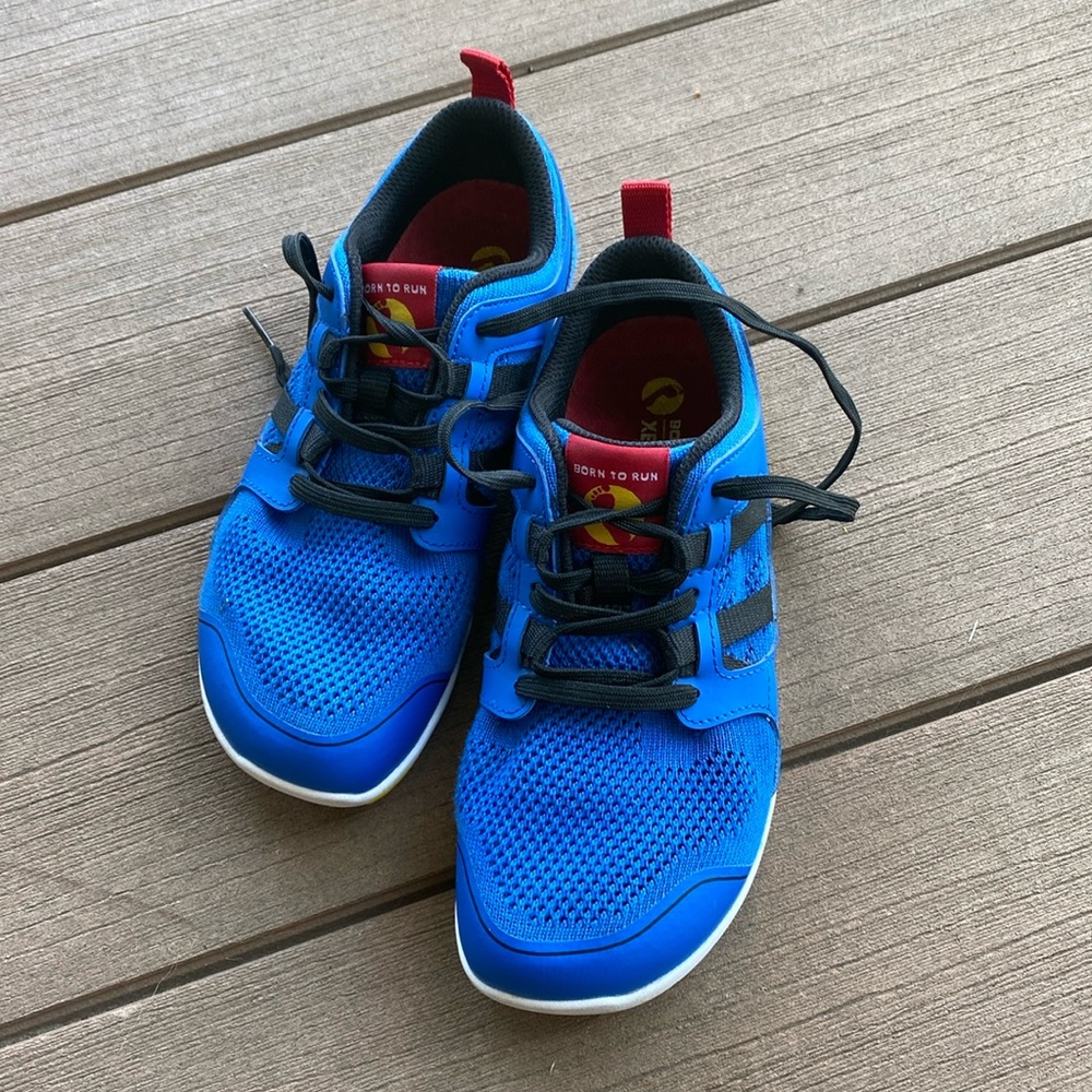 Xero shoes Born to Run size 6 1/2. Bright blue, excellent condition